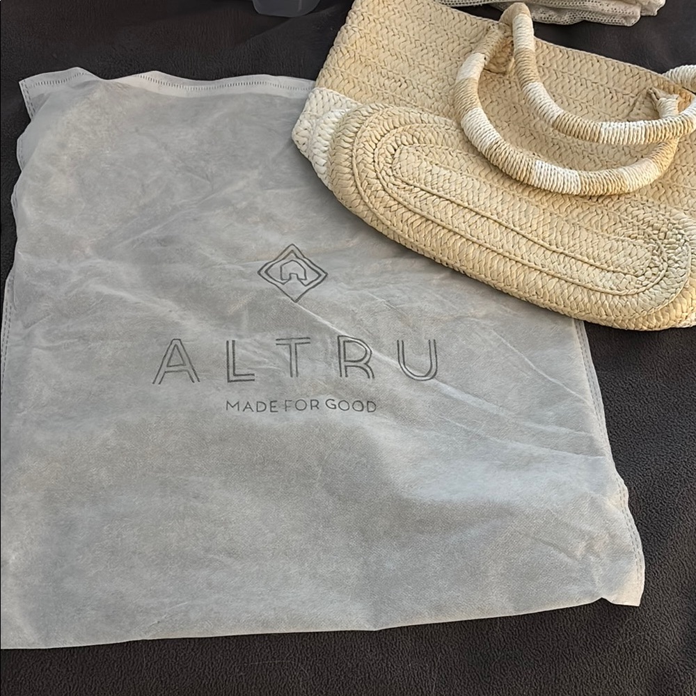 Altru Cream and Tan Woven Tote Bag NWT - Picture 2 of 2